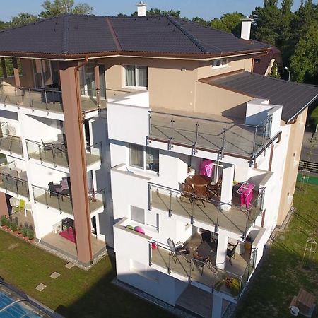 Laguna Beach Apartmanok Сиофок Екстериор снимка