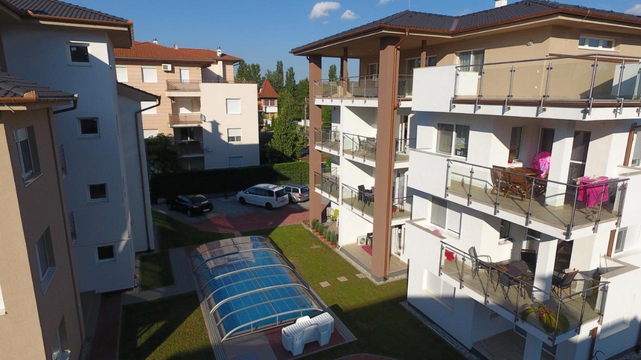 Laguna Beach Apartmanok Сиофок Екстериор снимка