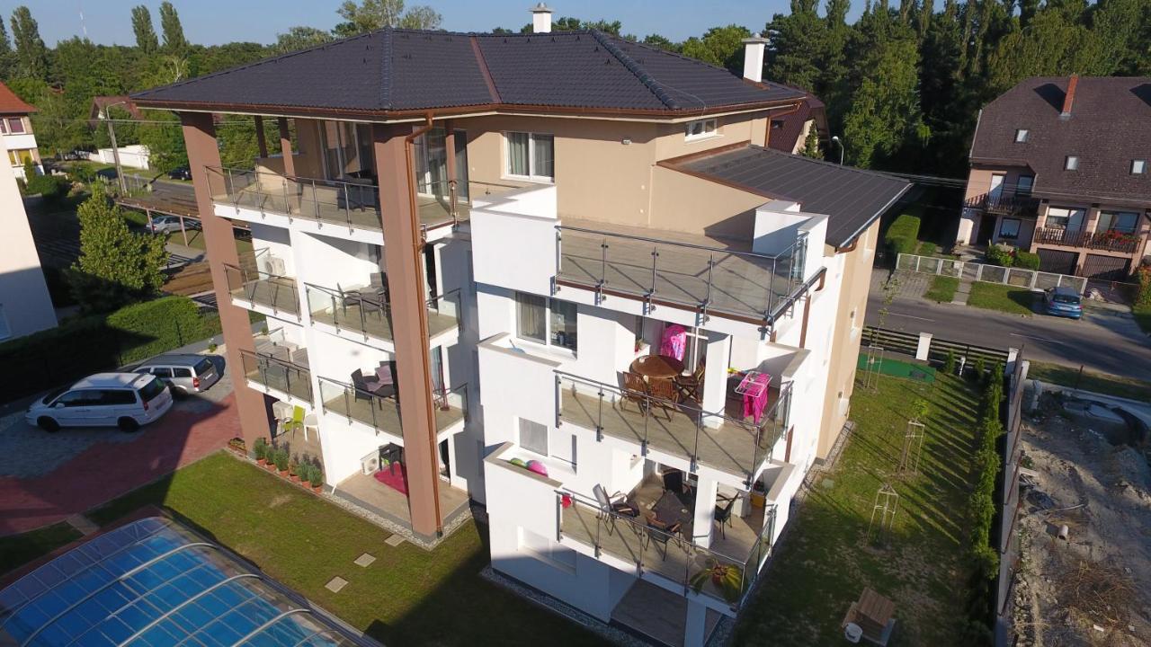 Laguna Beach Apartmanok Сиофок Екстериор снимка