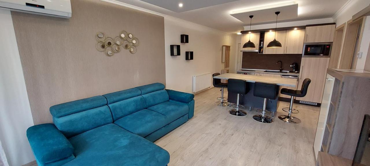 Laguna Beach Apartmanok Сиофок Екстериор снимка