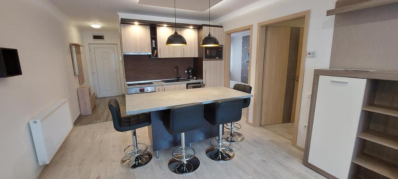 Laguna Beach Apartmanok Сиофок Екстериор снимка