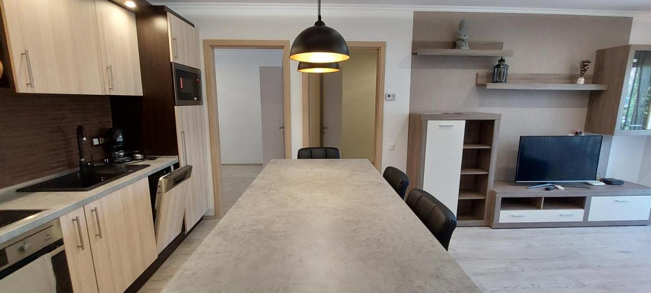 Laguna Beach Apartmanok Сиофок Екстериор снимка