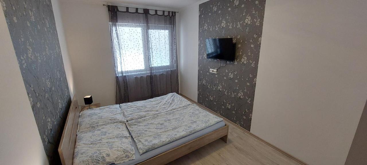 Laguna Beach Apartmanok Сиофок Екстериор снимка