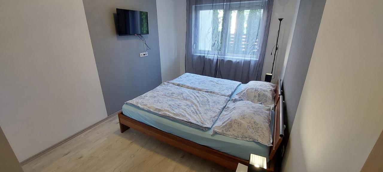 Laguna Beach Apartmanok Сиофок Екстериор снимка