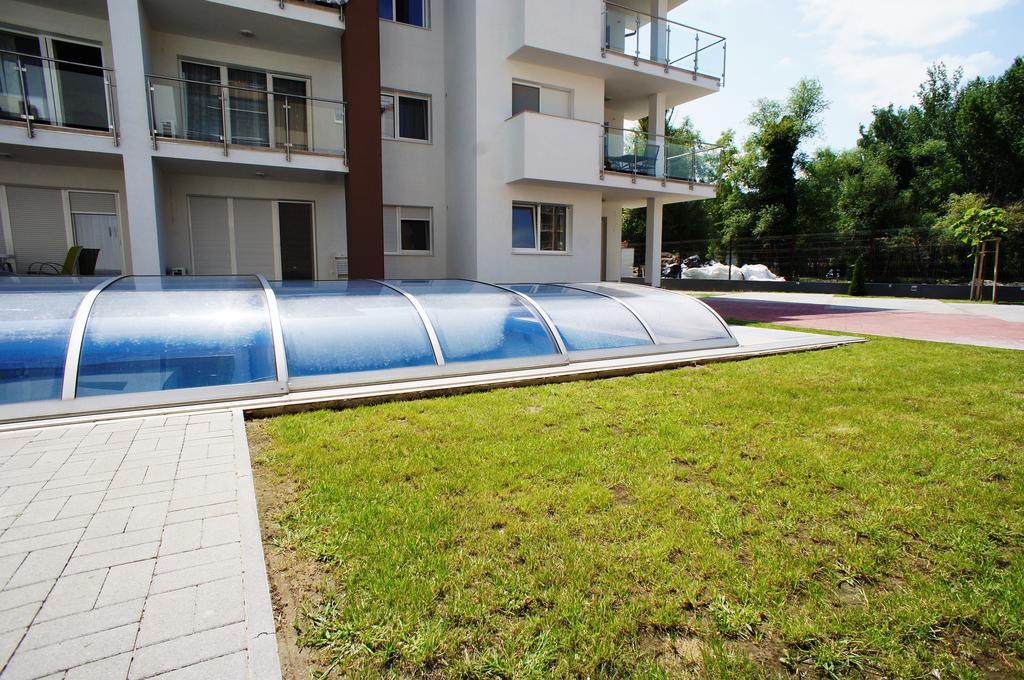 Laguna Beach Apartmanok Сиофок Екстериор снимка