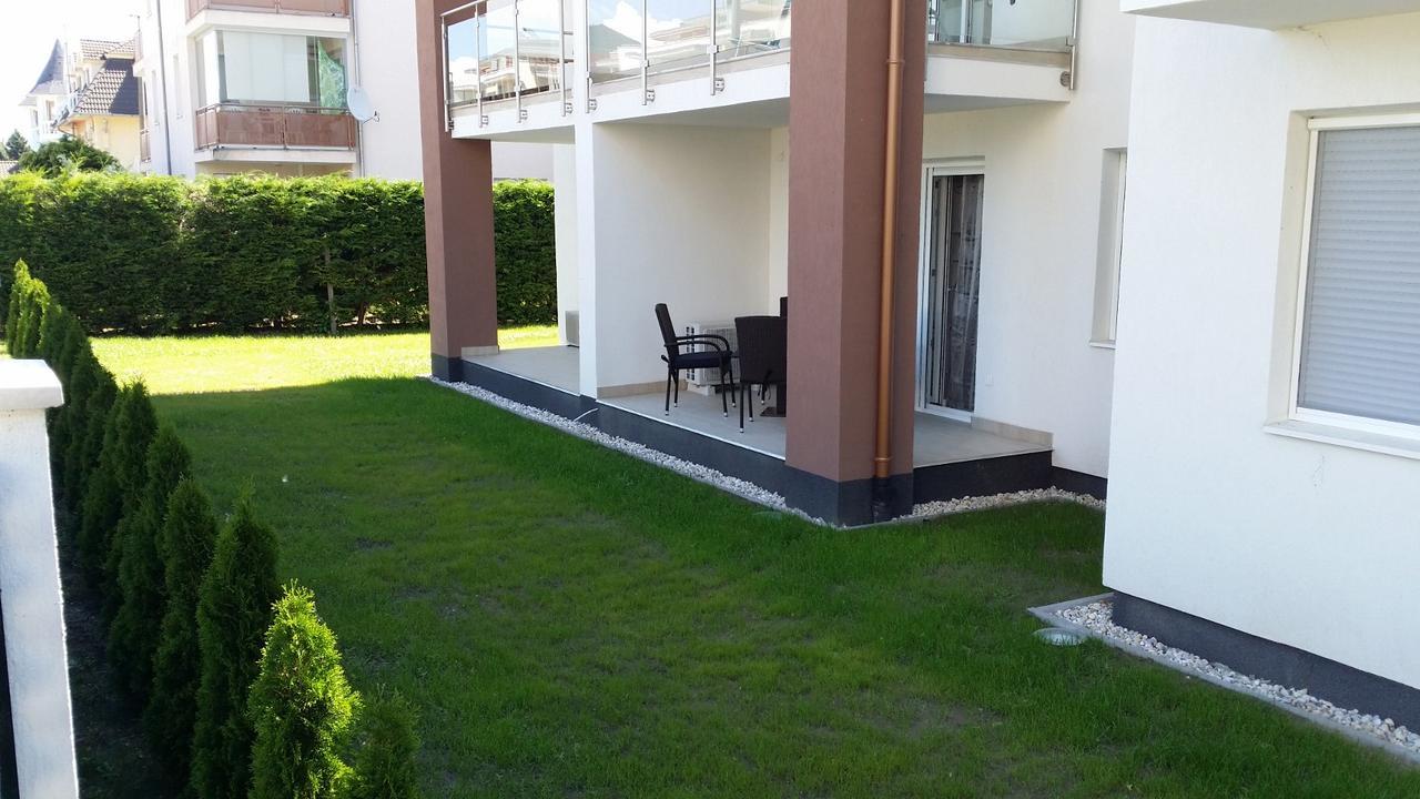 Laguna Beach Apartmanok Сиофок Екстериор снимка