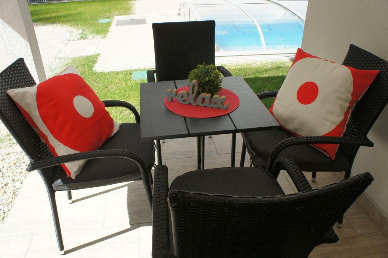 Laguna Beach Apartmanok Сиофок Екстериор снимка