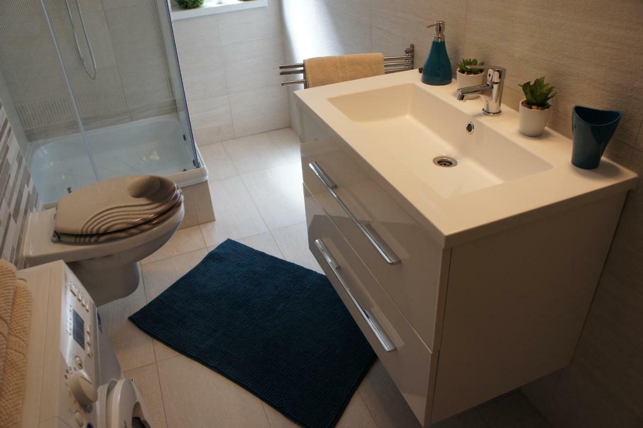 Laguna Beach Apartmanok Сиофок Екстериор снимка
