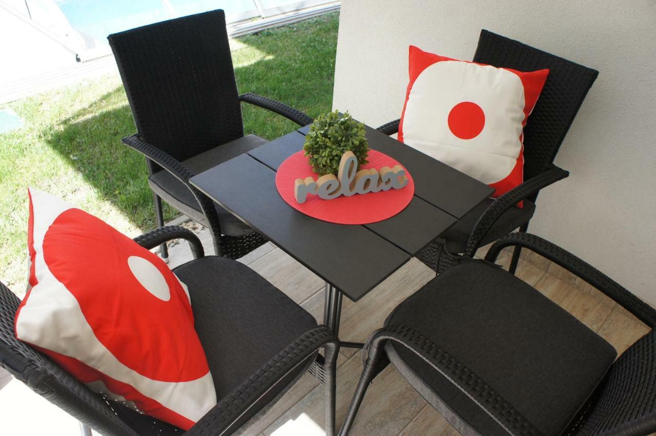 Laguna Beach Apartmanok Сиофок Екстериор снимка